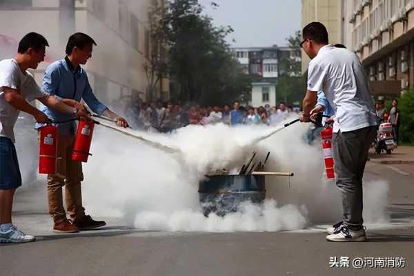 高层发生火灾时正确的逃生方法是什么