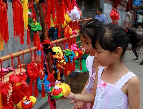 五彩绳什么时候扔?下雨时扔还是雨后扔