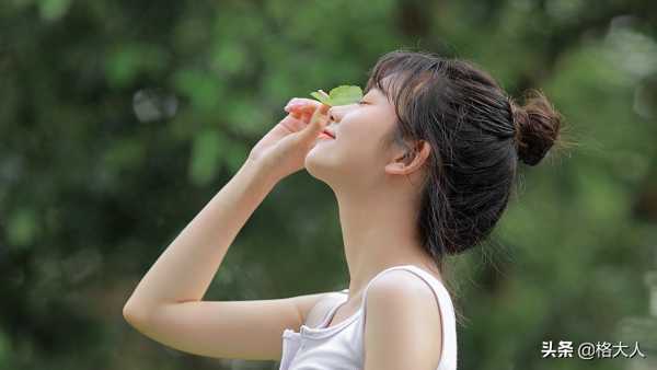 女孩喜欢男孩的暗示,如何试探女生是否喜欢自己