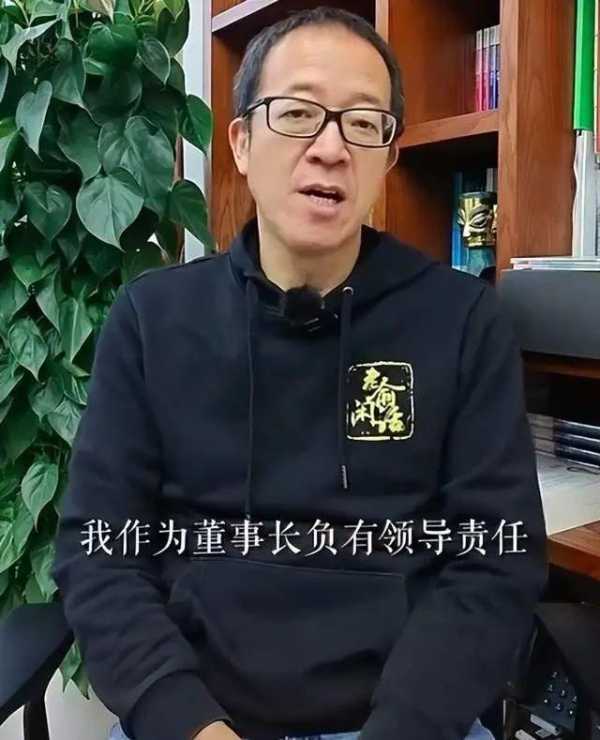 东方甄选主播天权摔手机挑衅粉丝