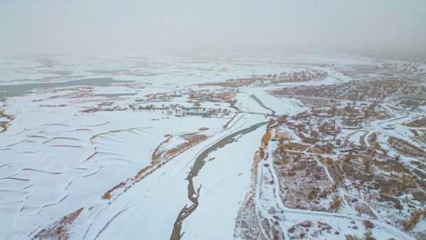 塔克拉玛干沙漠下雪了!“王炸”级寒潮来袭