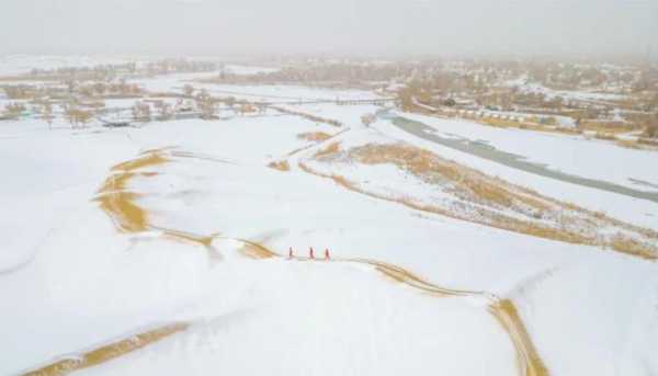 塔克拉玛干沙漠下雪了!“王炸”级寒潮来袭