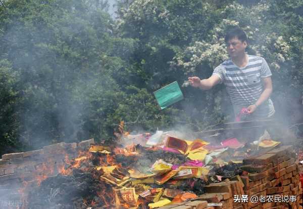 女性上坟十大禁忌,夫妻不能上坟的原因